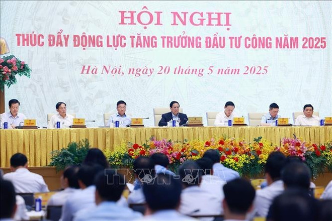 thu-tuong-pham-minh-chinh-va-cac-pho-thu-tuong-chu-tri-hoi-nghi-thuc-day-dong-luc-tang-truong-dau-tu-cong-nam-2025-anh-ttxvn.jpg