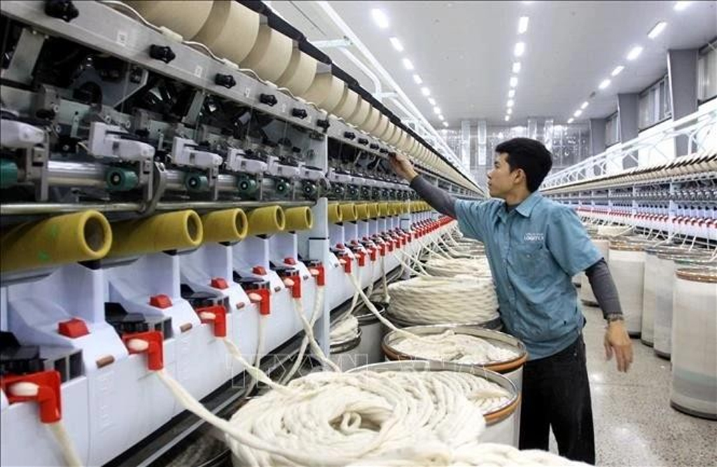 Yarn production at the Logitex Co., Ltd in Vu Ninh Industrial Cluster, Kien Xuong district, Thai Binh province. (Photo: VNA)
