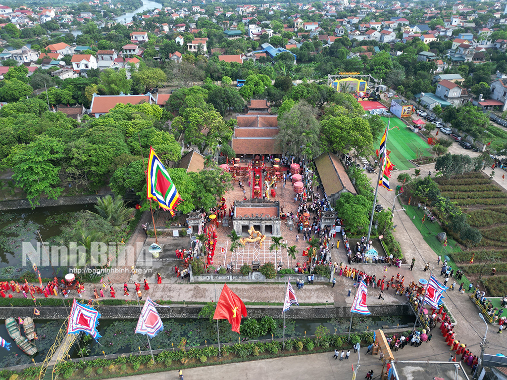 Saint Nguyen festival in Gia Vien district.