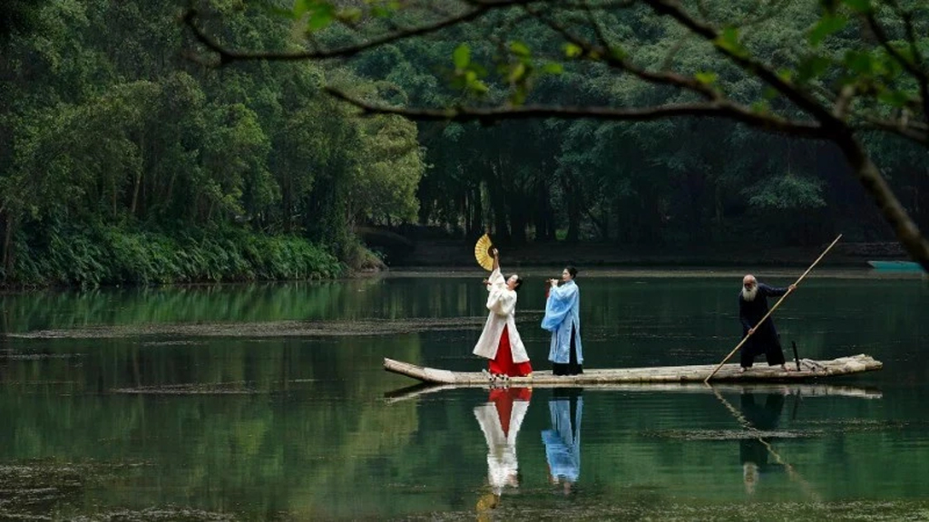 Traditional Vietnamese costumes presented by Hoa Lu Legacy on the Ngo Dong River, Ninh Binh.
