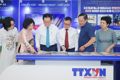 Politburo member and Chairman of the Party Central Committee’s Commission for Information, Education and Mass Mobilisation Nguyen Trong Nghia (third from left) visits the Vietnam News Agency's booth. (Photo: VNA)