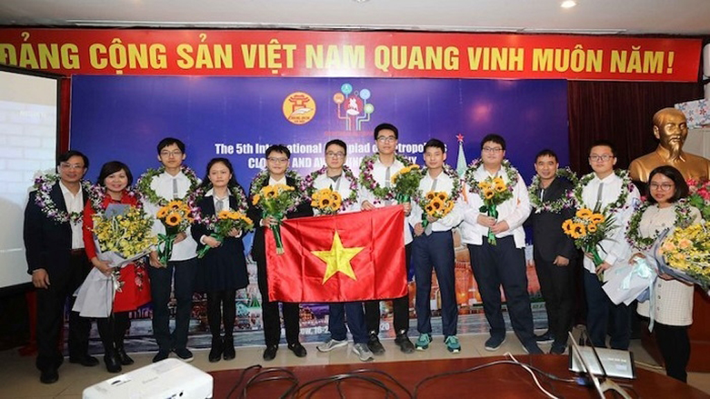 All eight students from Hanoi-Amsterdam High School for the Gifted have claimed medals at the fifth International Olympiad of Metropolises.
