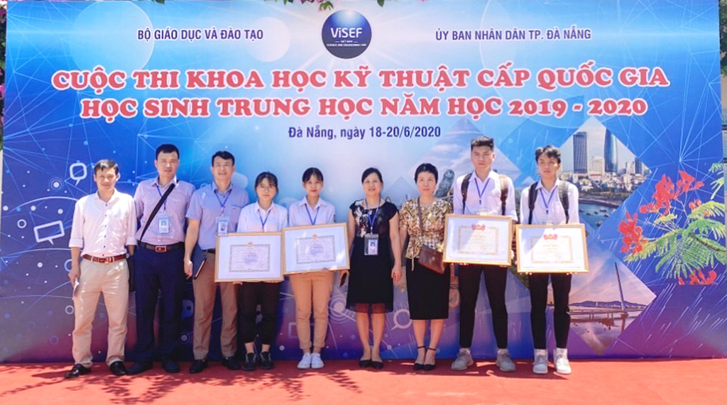 2 projects of Ninh Binh students receive prize at National Science and Technology Contest.
