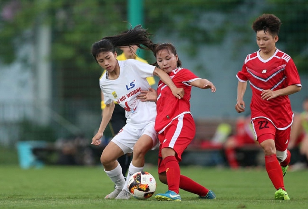 Hanoi I Watabe (in white) thrash Apec Son La with seven unanswered goals in their Group A opener.