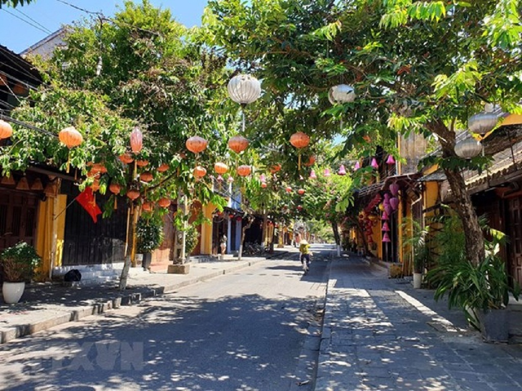 Hoi An city, a famous destination in central Quang Nam province, has suspended tourism activities to curb the spread of COVID-19.