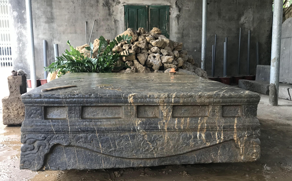 The recently found rock bed is currently preserved at the Ninh Binh Museum.