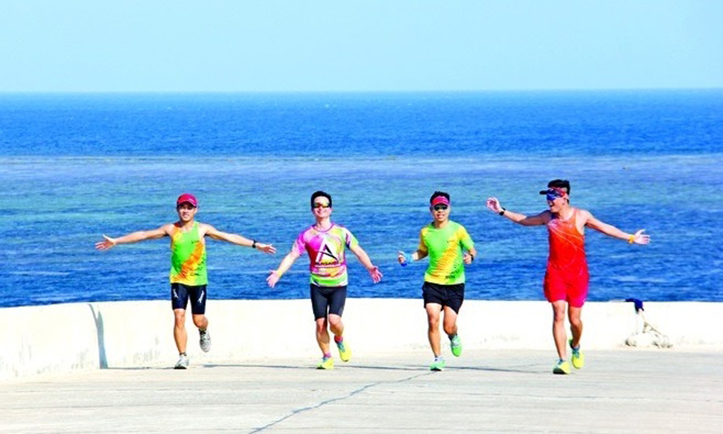 200 runners are competing in the professional category while the rest are participating in amateur disciplines.