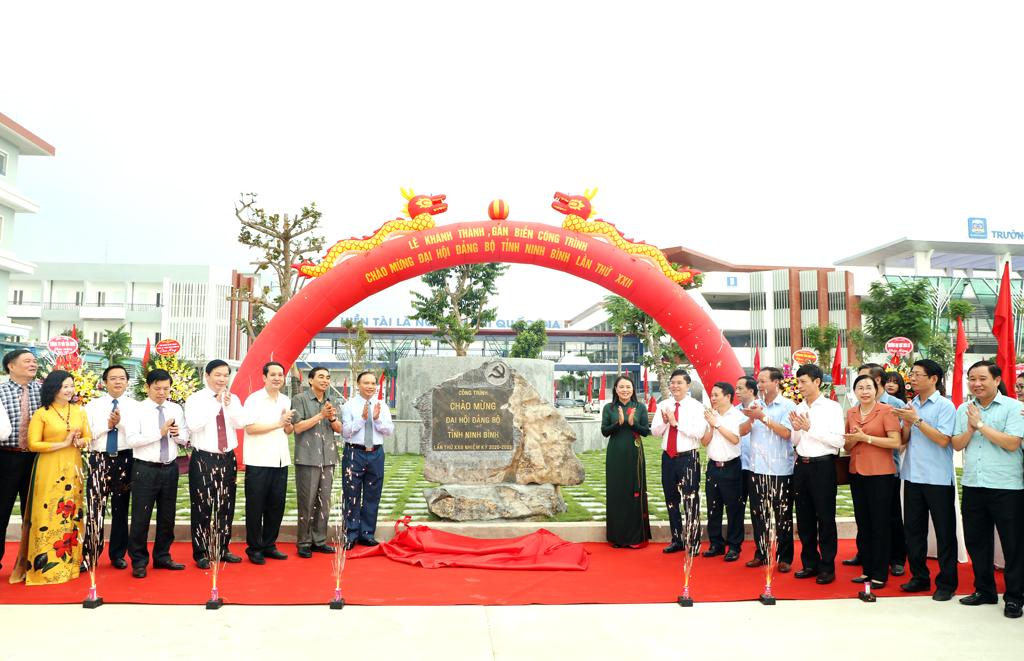 Inauguration and new school year starting ceremony of Luong Van Tuy High School for the Gifted
