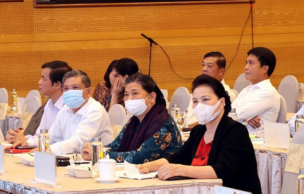 National Assembly Chairwoman Nguyen Thi Kim Ngan (second from right) and Standing Vice Chairwoman Tong Thi Phong (far right) at the event.