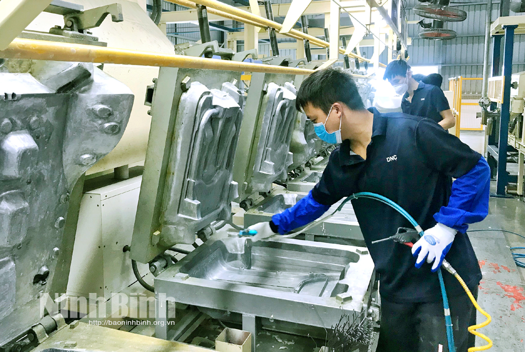 Ninh Binh is stepping up administrative reforms and remove obstacles for enterprises.