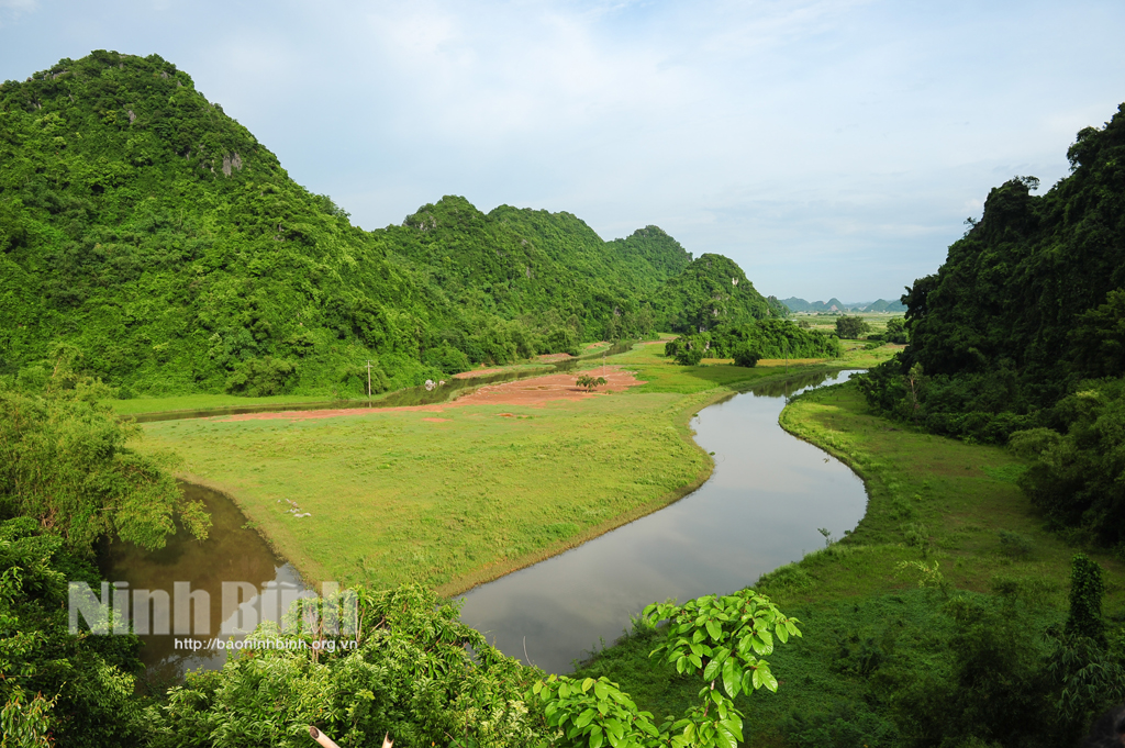 The pristine and serene nature of Thien Ha cave.