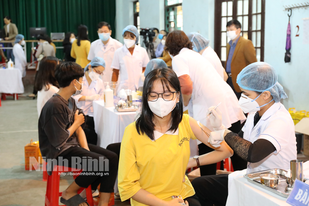 High school students are inoculated against COVID-19.