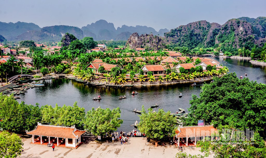 Discover beaufiful Ninh Binh in spring season