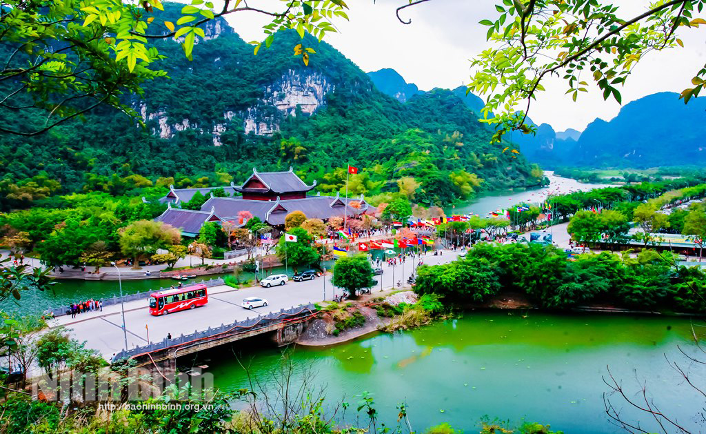 Discover beaufiful Ninh Binh in spring season