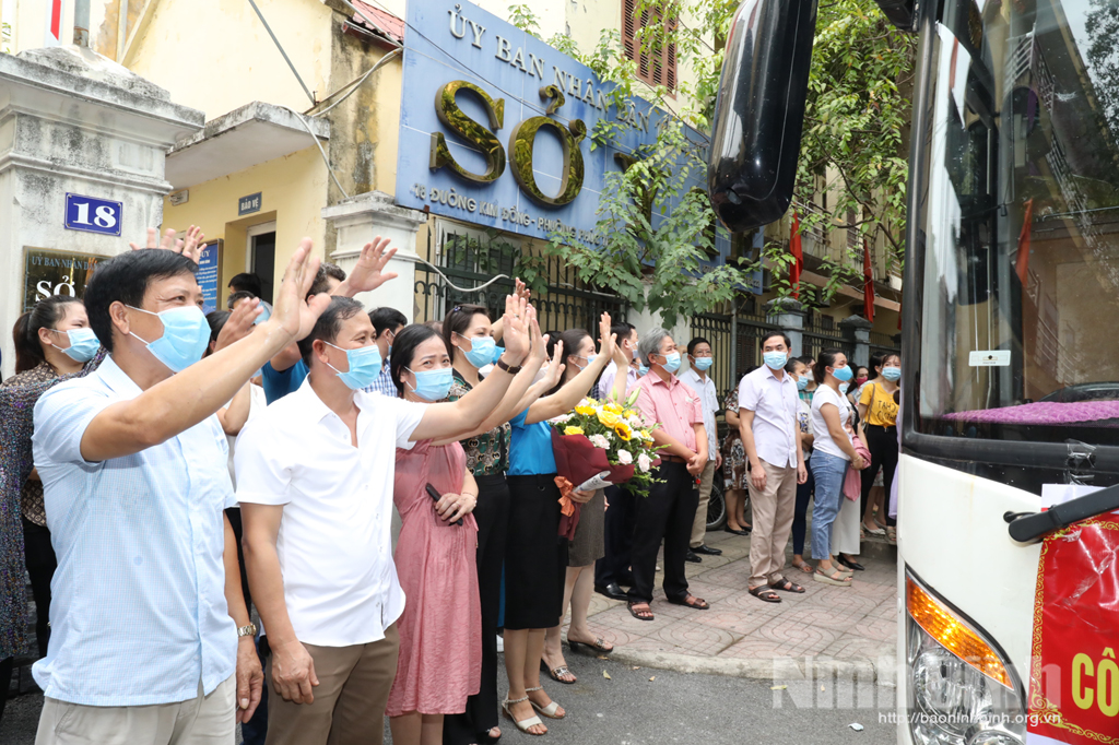 Đoàn cán bộ y tế Ninh Bình lên đường tham gia chống dịch tại thành phố Hồ Chí Minh