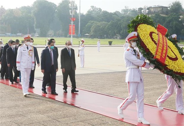 The delegation pay tribute to late President Ho Chi Minh at his mausoleum in Hanoi.