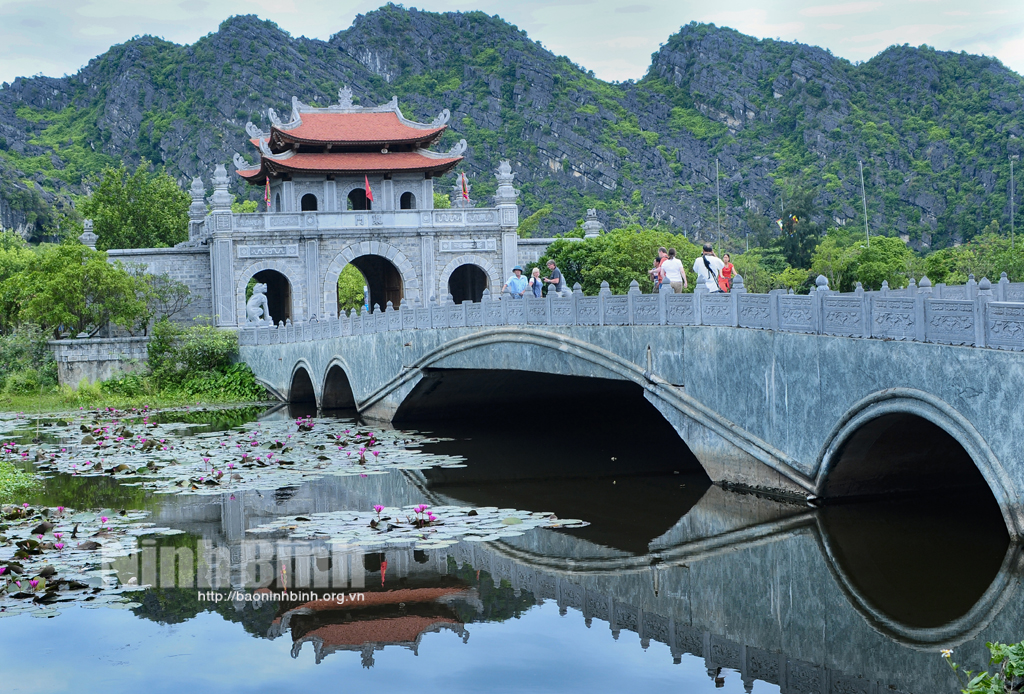 Two locations - a field south of King Le Dai Hanh Temple and a site near the wall of Thanh Den (Den Citadel) in Truong Yen commune, Hoa Lu district will be excavated.