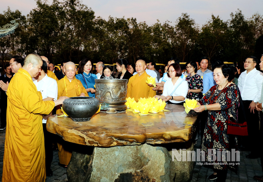 Peacepraying ceremony held at Bai Dinh pagoda