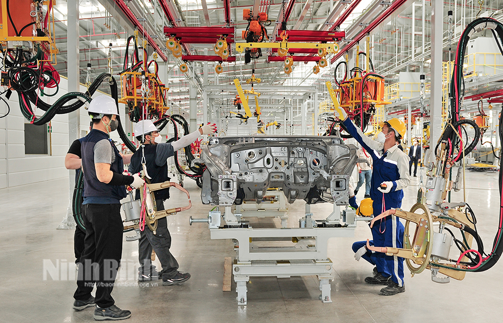 Auto assembly and manufacturing of HTVM2.