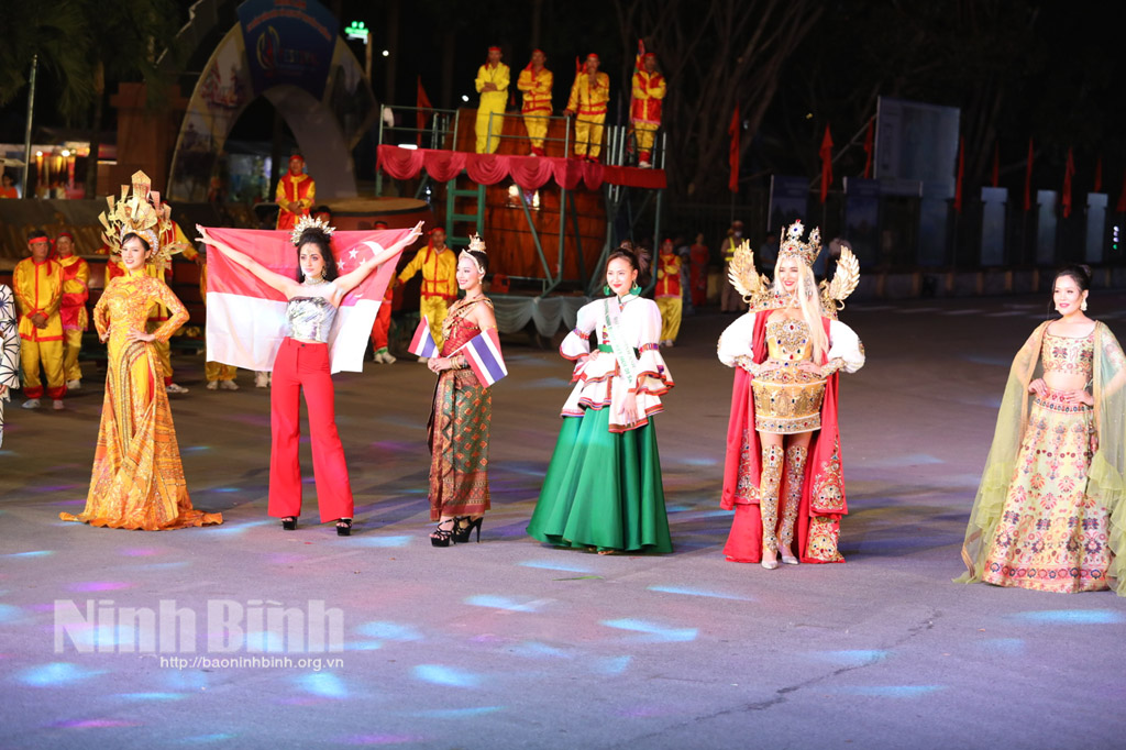 Joyful street carnival of 2022 Ninh Binh Festival