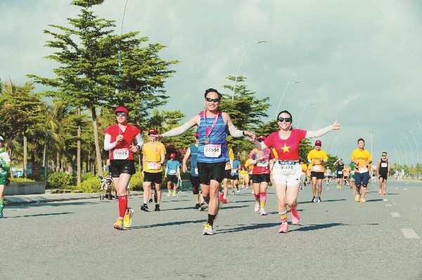 Athletes in the VnExpress Marathon Amazing Ha Long in July. (Photo courtesy of Thanh Tuyen)