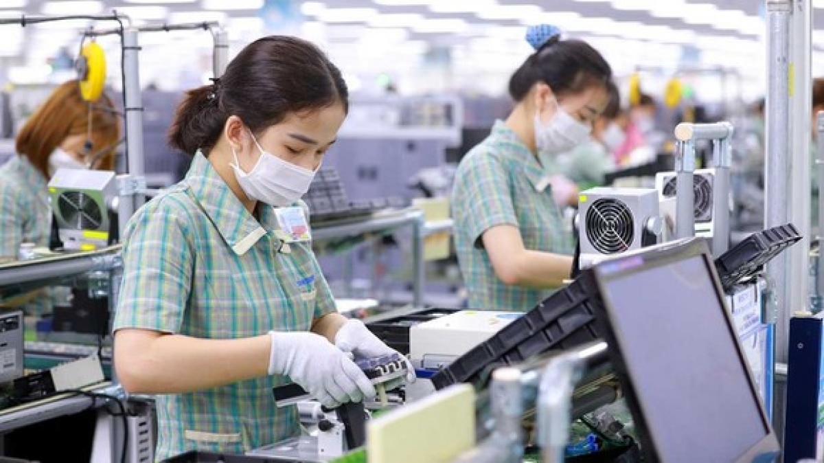 Experts says FDI attraction in Vietnam, despite a fall in recent months, has started to catch up with the global recovery trend.