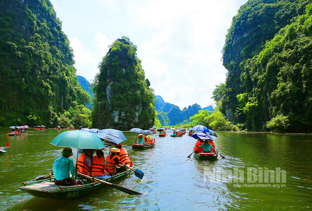 Ninh Binh welcomed 335,200 visitors in November.