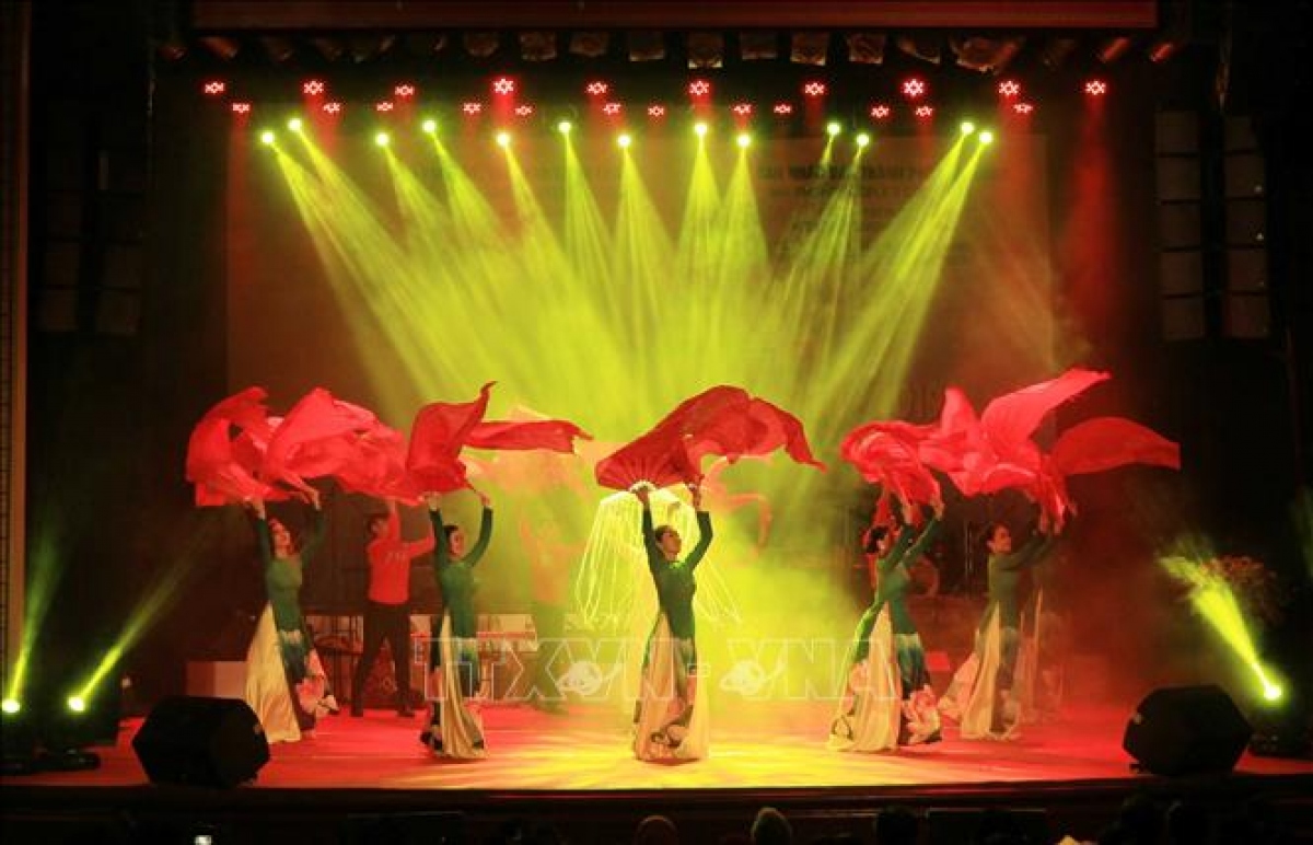 An art performance at the 2019 ASEAN Music Festival (Photo: VNA)