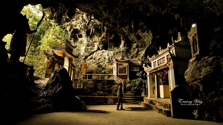 Unique pagodas hidden in caves