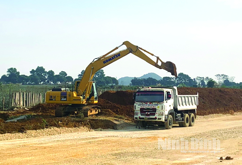 The construction of East-West road has been accelerated.