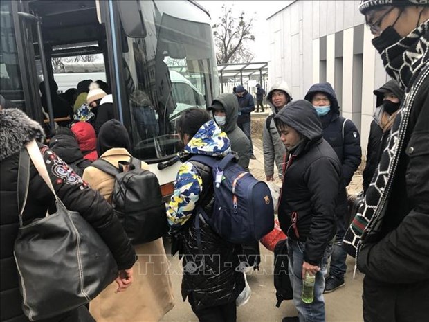 The Government has approved the policy to arrange flights to bring Vietnamese people from Ukraine home (Photo: VNA)