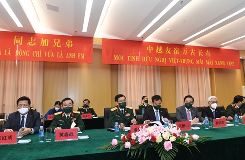 At the talks at Longzhou's Conference Center.
