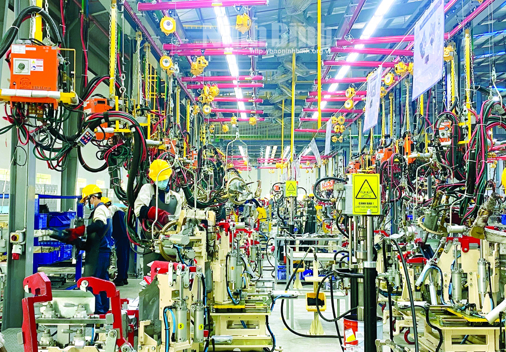 Producing automobile components in Thanh Cong Hwashin JSC - one of leading investors in Ninh Binh.