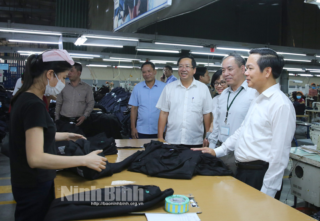 Chairman Pham Quang Ngoc visited Nien Hsing Garment Co. Ltd.