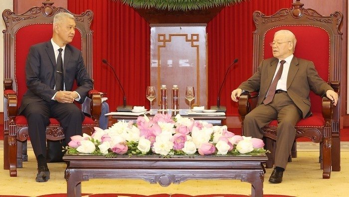 Party General Secretary Nguyen Phu Trong hosted a reception for Anouphap Tounalom, Secretary of the Lao People's Revolutionary Party (LPRP) Central Committee, and Secretary of the Party Committee and Chairman of the People's Council of Vientiane.