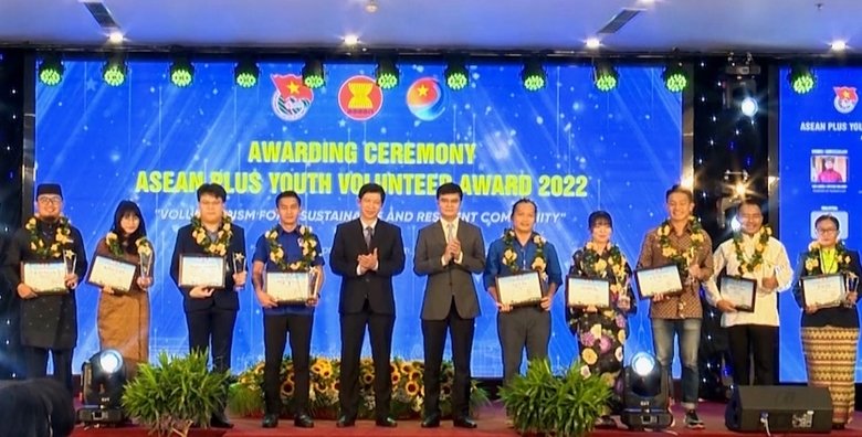 Ten individuals honoured as the winners of ASEAN Plus Youth Volunteer Award 2022.
