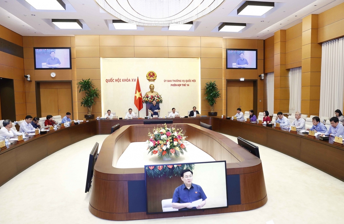 A working session of the National Assembly Standing Committee.