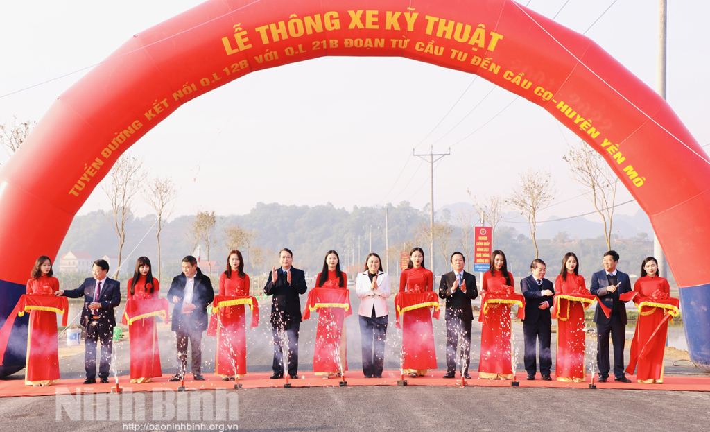 Provincial leaders, contractors, investor cut the ribbon to inaugurate the road.