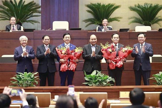 Tran Hong Ha (3rd, L) and Tran Luu Quang (2nd, R) officially become new Deputy Prime Ministers for the 2021-2026 tenure after the resolution receives "yes" votes from all of the 481 participating legislators. (Photo: VNA)