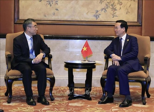 Vietnamese President Vo Van Thuong (R) and Chairman of Huawei Liang Hua (Photo: VNA)