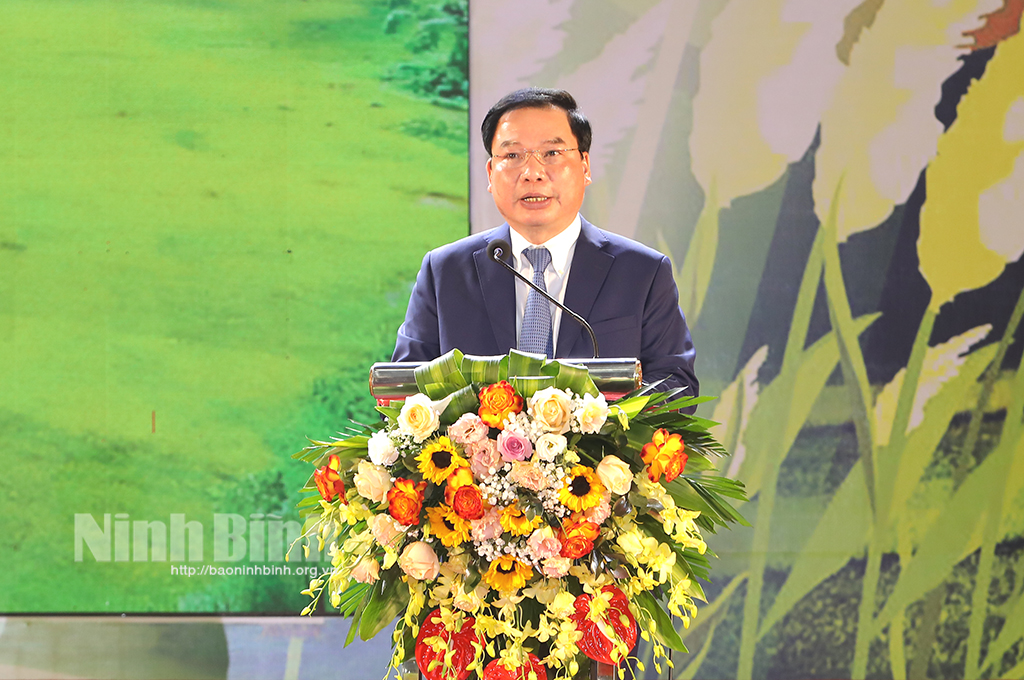 Ninh Binh honours outstanding students athletes