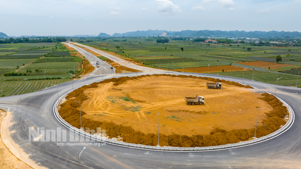 Construction at East-West road.