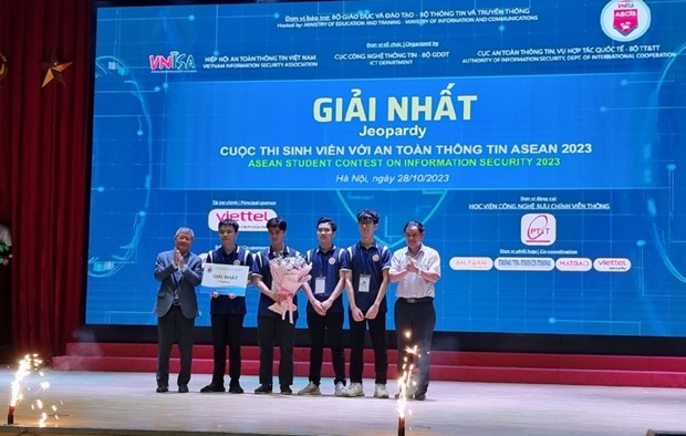 The team from the Academy of Cryptography Techniques (ACT) of Vietnam win the first prize of the contest (Photo: the organising board)