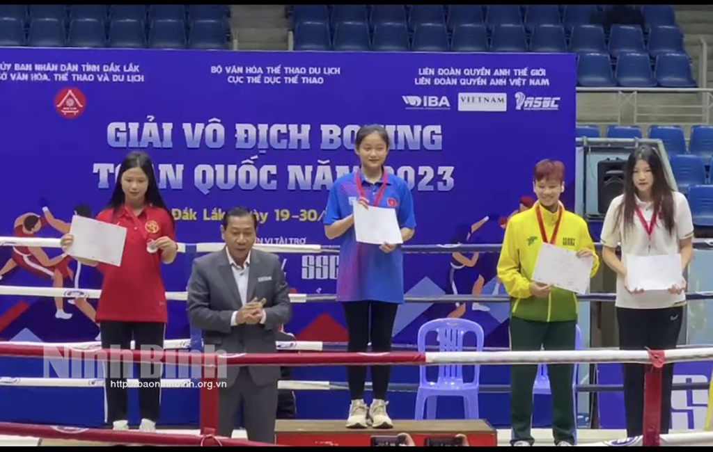 Athelete Tran Thi To Nhu wins gold medal in the 54-kg category.