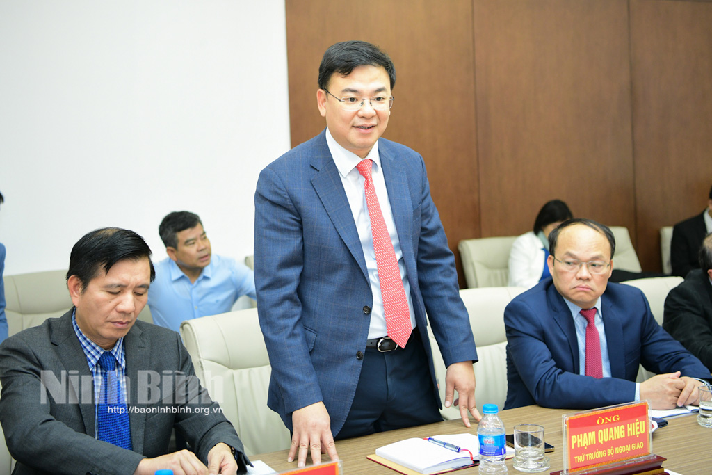 Delegation of Ministry of Foreign Affairs works with leaders of Hyundai Thanh Cong automobile factory