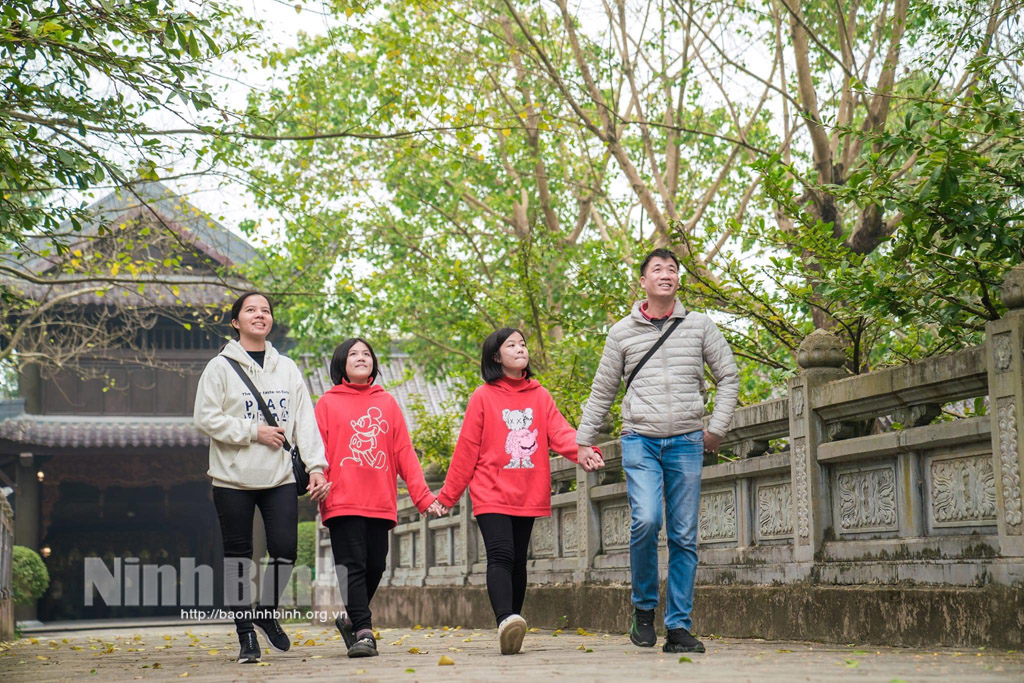 Visitors in Bai Dinh pagoda.