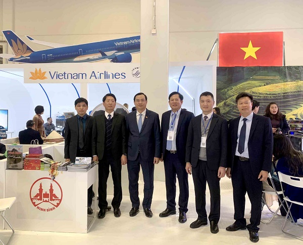 Ninh Binh's delegation at the event.