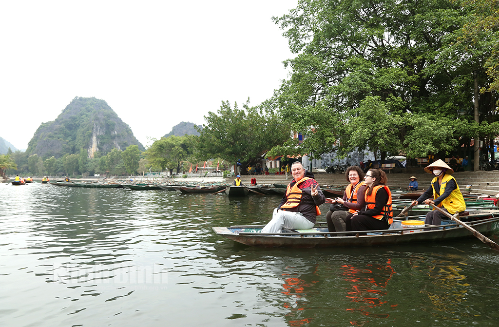 Ninh Binh makes thorough preparations to welcome visitors during upcoming holidays