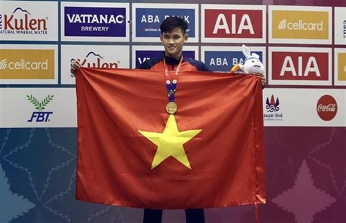 Swimmer Pham Thanh Bao sets a new SEA Games record in the men's 200m breaststroke with 2 minutes 11 seconds and 45.