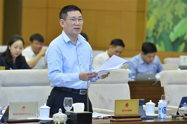 Minister of Finance Ho Duc Phoc speaks at a discussion of the NA Standing Committee's 23rd meeting. (Photo: VNA